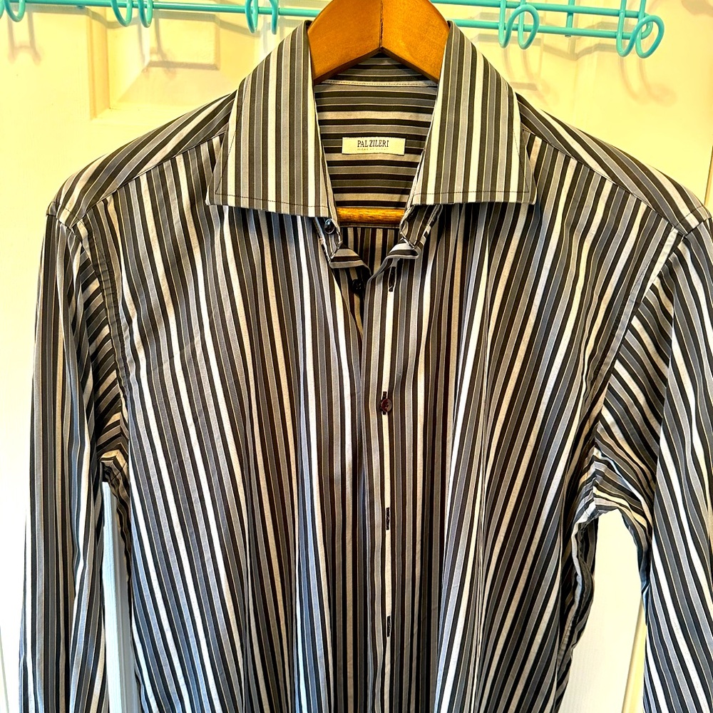 Pal Zileri Gray & Black Striped Button-Down Shirt

Size: 39-40 Medium